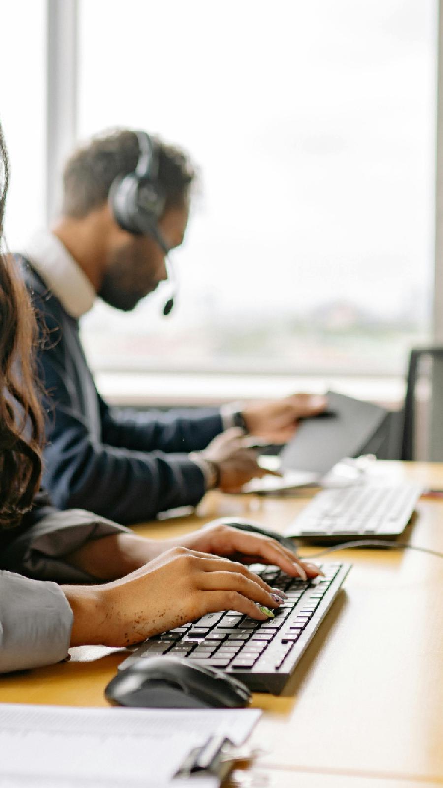 Servicedesk medewerker aan het werk